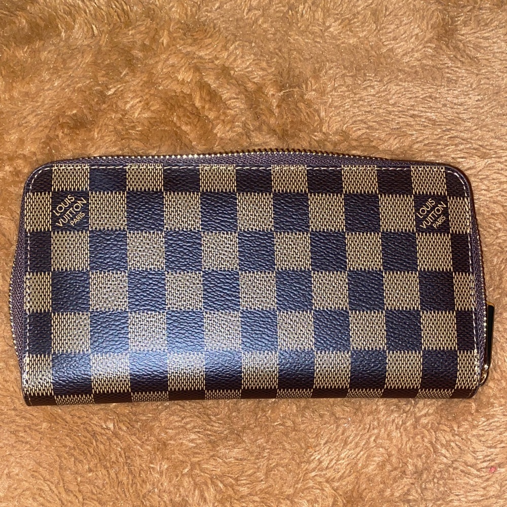 Louis Vuitton Damier Ebene Checker Zippy Wallet